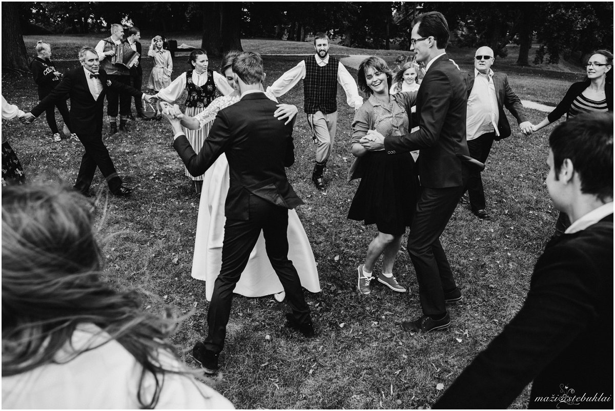 Vestuvinė fotosesija Kernavėje